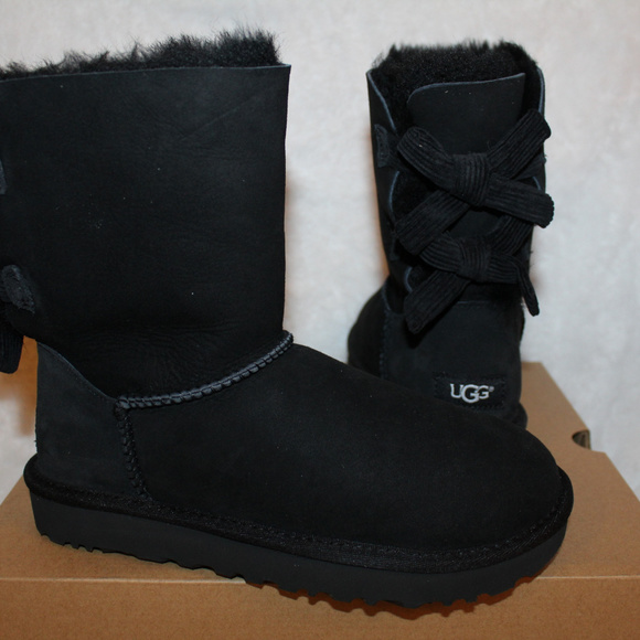 UGG WOMEN'S BAILEY BOW CLASSIC‎ SHORT BOOTS NEW BLACK SZ 5 - Picture 3 of 8